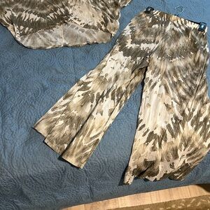 Bryn Walker xs ultralight cotton top and Capri bottom